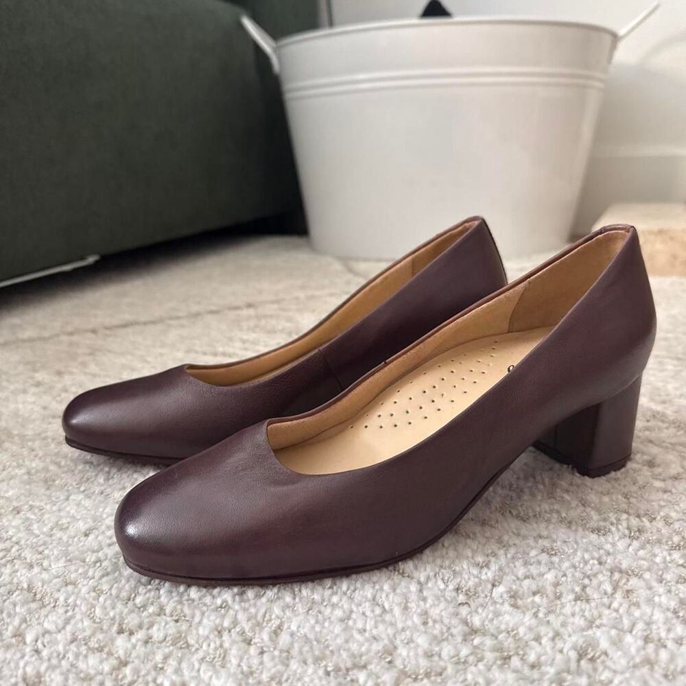Trotters Women's Brown and Burgundy Footwear